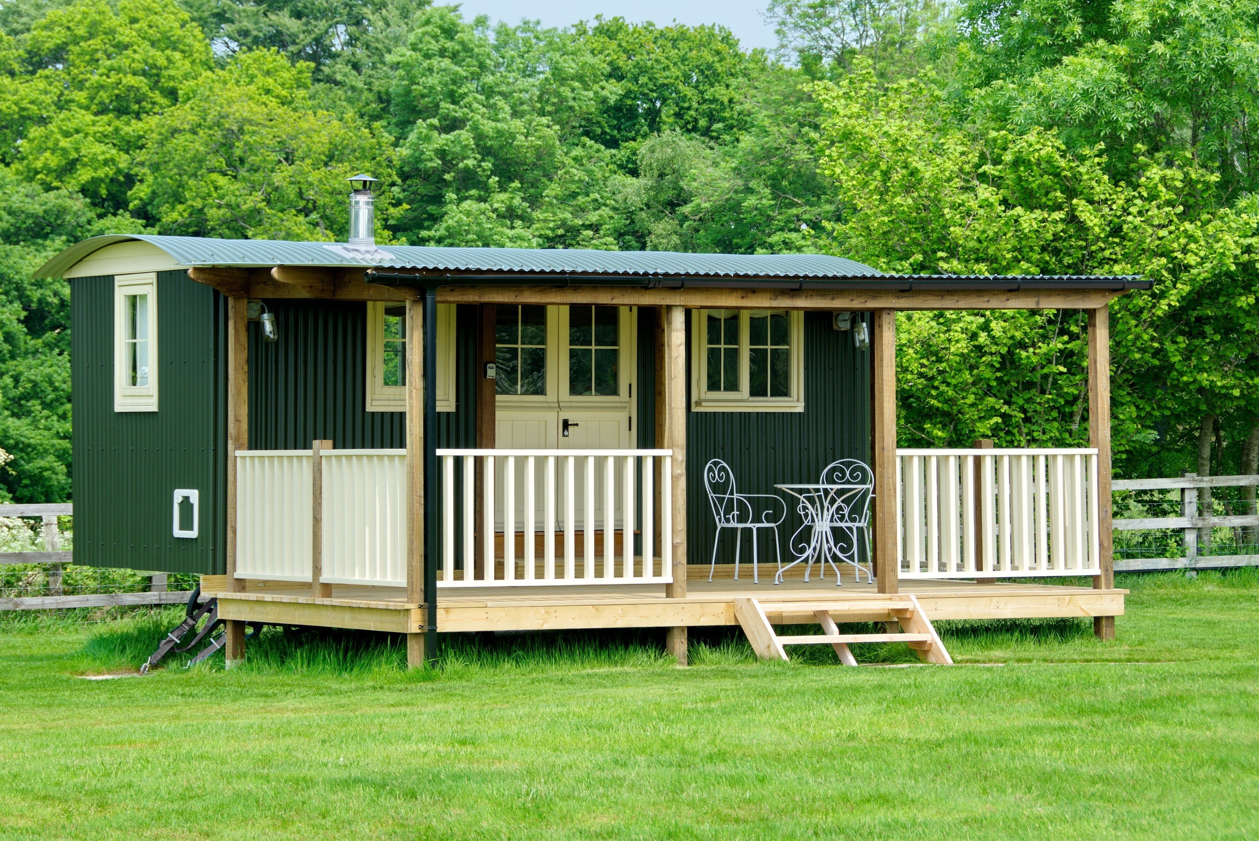 Glamping in Hampshire, South East England Two Hoots Campsite