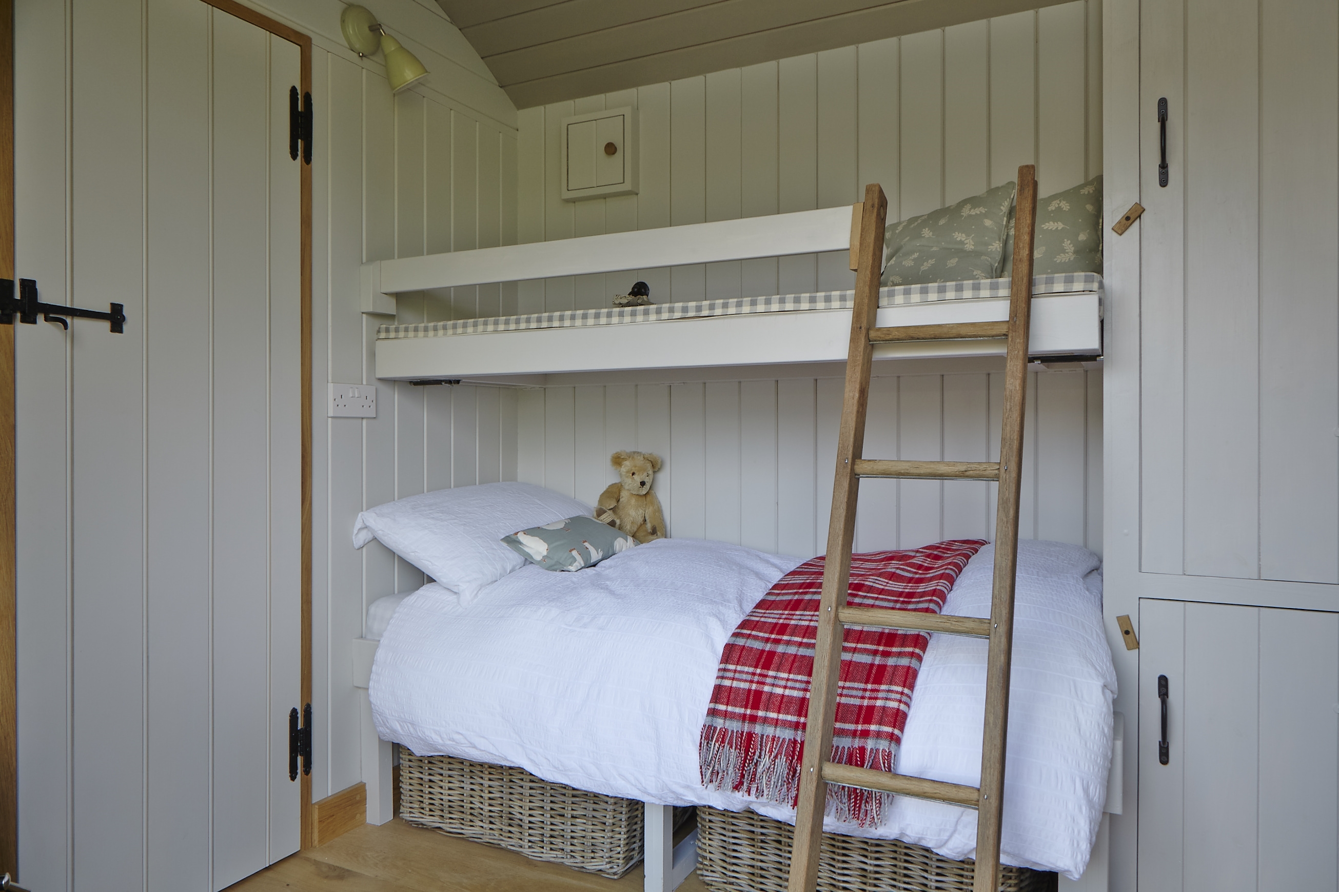 Glamping in Northamptonshire, Central England The Snug & Hut